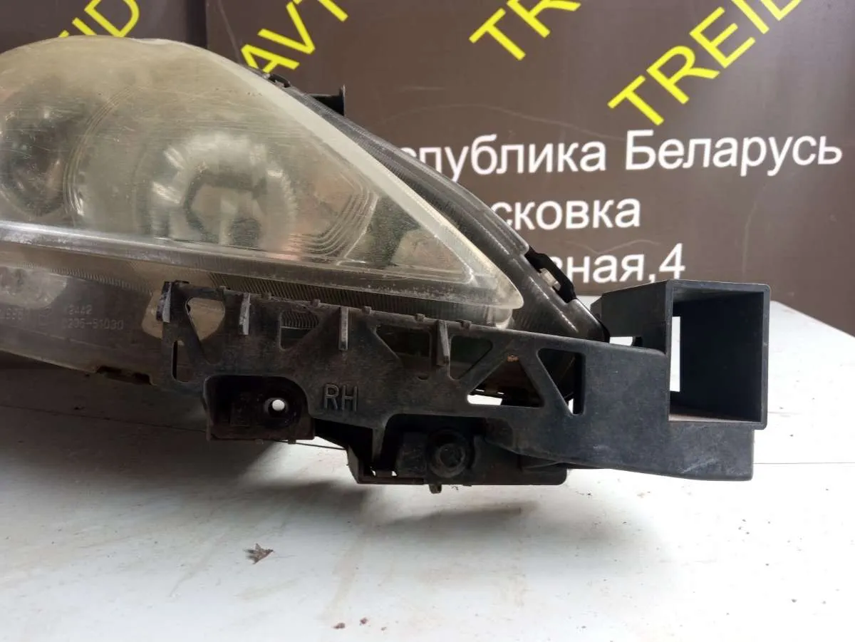 Крепление фары правой Mazda 5 1 поколение
