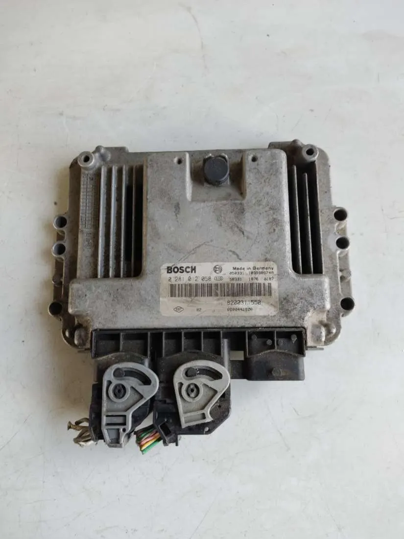 блок управления двигателем Renault Laguna 2 поколение 0281012058