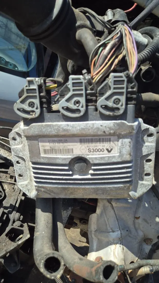 блок управления двигателем Renault Scenic 2 поколение 8200387138