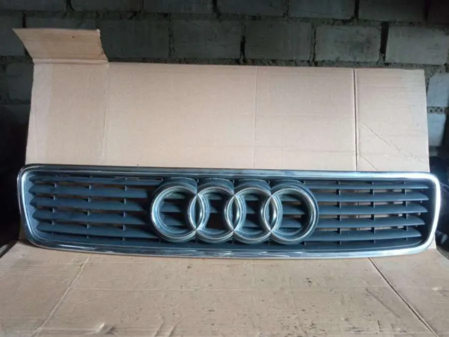 решетка радиатора Audi A4 B5