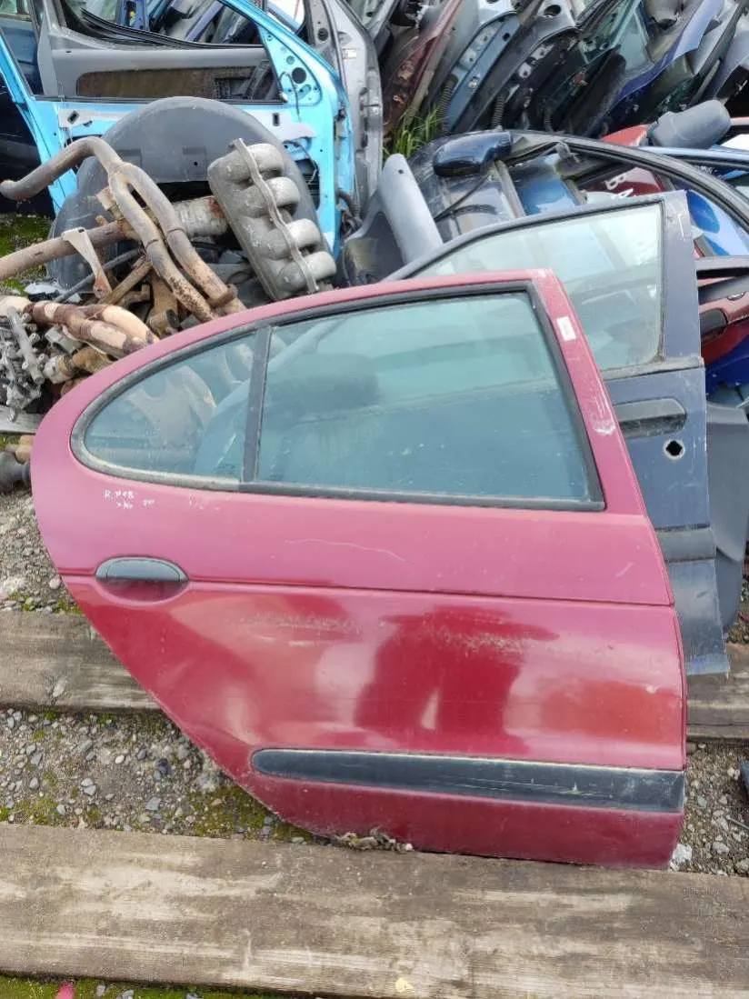 Дверь задняя правая Renault Megane 1 поколение