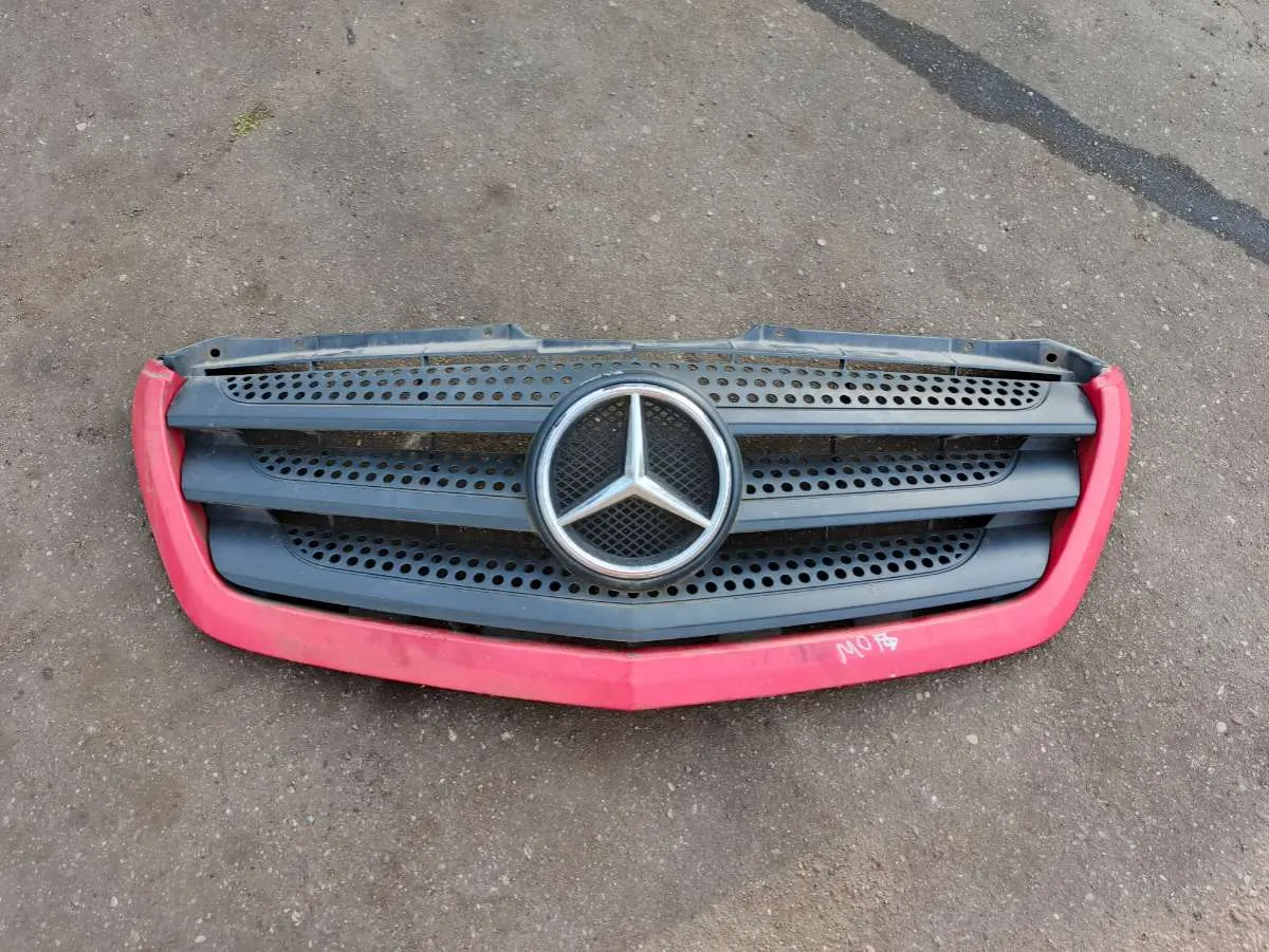 решетка радиатора Mercedes-Benz Sprinter