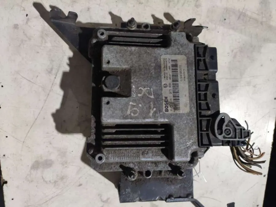 блок управления двигателем Renault Scenic 2 поколение 8200305678