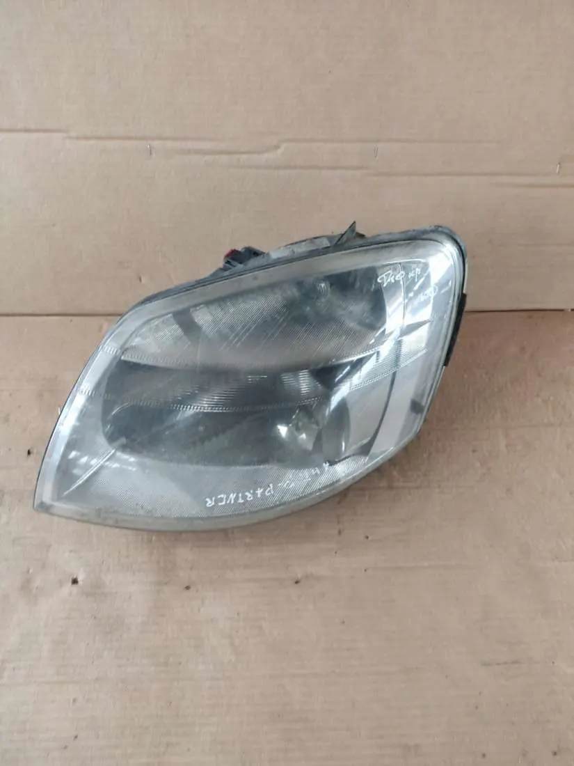 Фара передняя левая Peugeot Partner 1 поколение