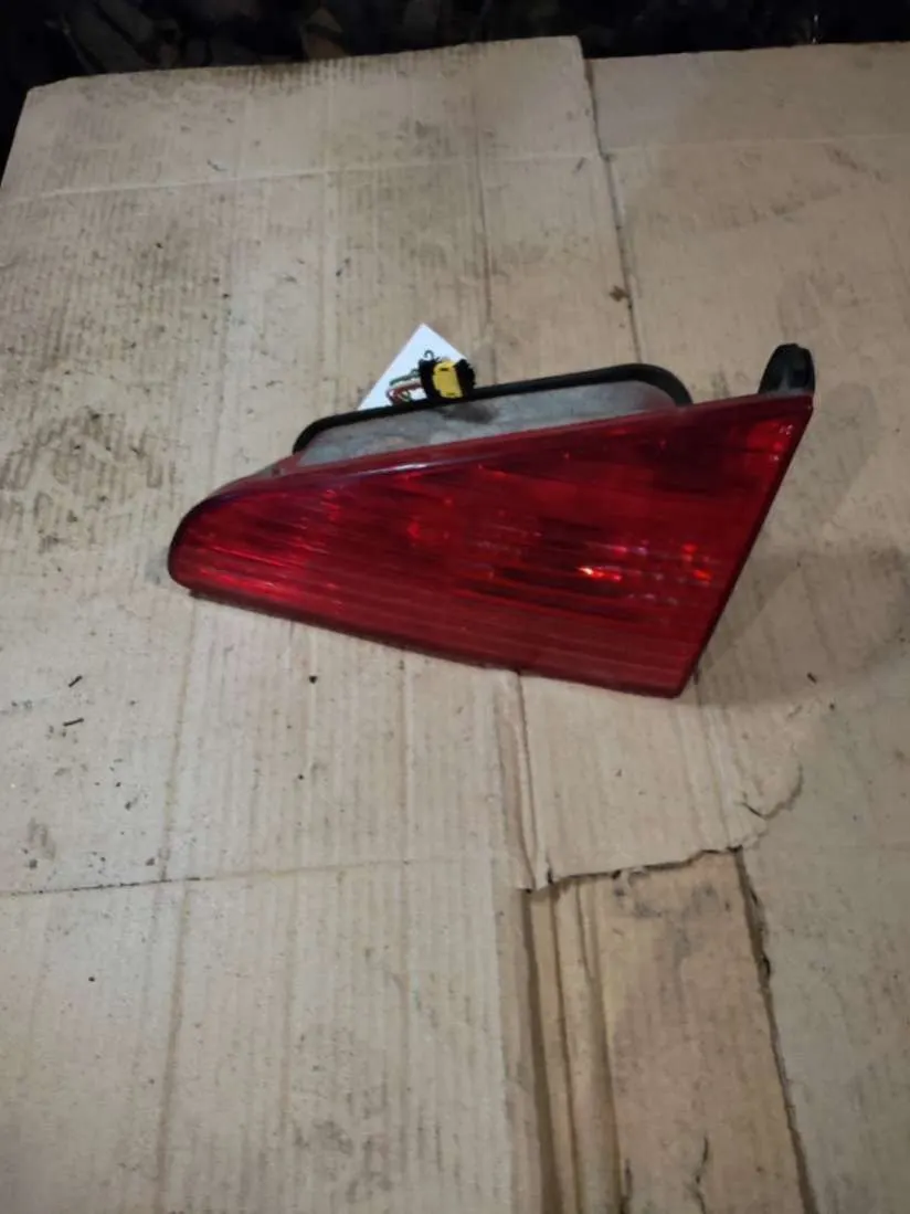 Фонарь крышки багажника правый Peugeot 607 1 поколение