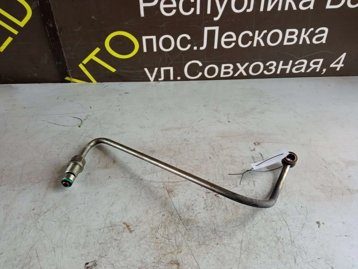 масляная трубка турбины (подача) Renault Scenic 3 поколение