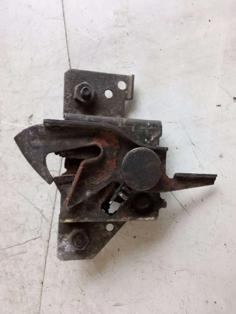 замок капота Ford Fiesta 5 поколение