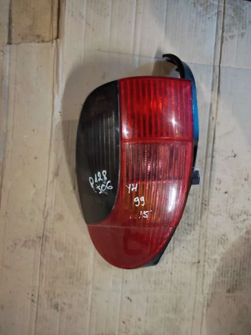 Фонарь задний правый Peugeot 306 1 поколение [рестайлинг]