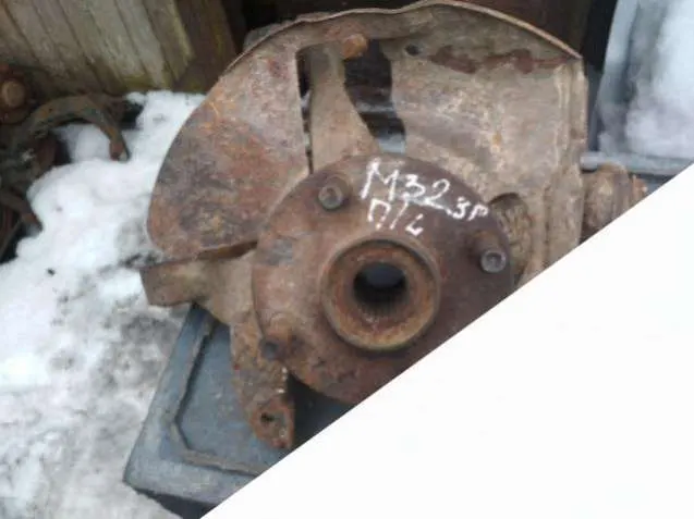 Ступица передняя левая Mazda 323 5 поколение (BA)