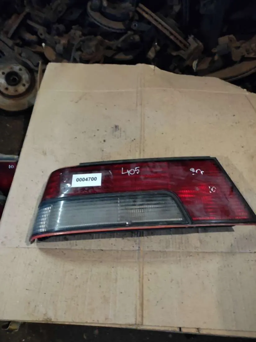 Фонарь задний левый Peugeot 405 1 поколение