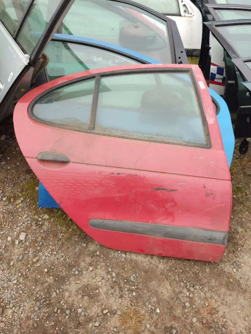 Дверь задняя правая Renault Megane 1 поколение