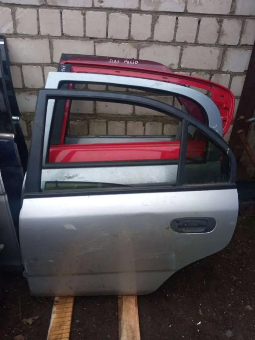 Дверь задняя левая Mitsubishi Carisma 1 поколение