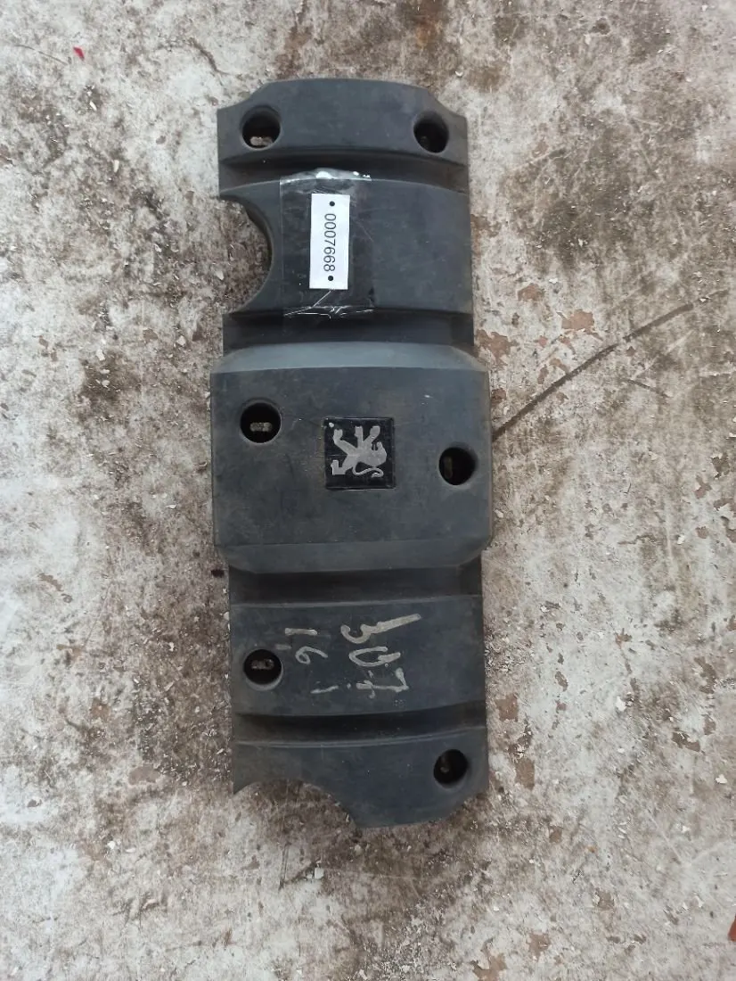 Крышка двигателя декоративная Peugeot 307 1 поколение