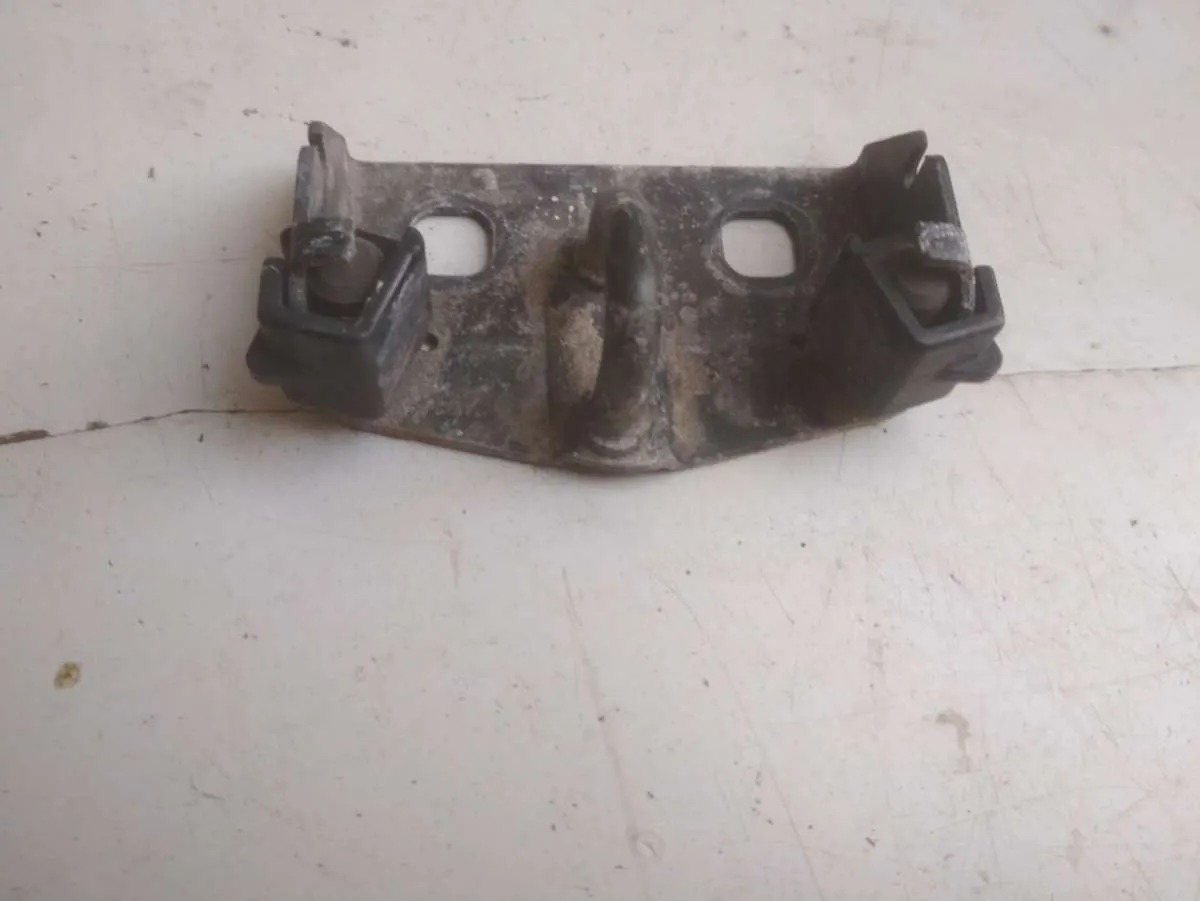 ответная часть замка багажника Peugeot 307 1 поколение