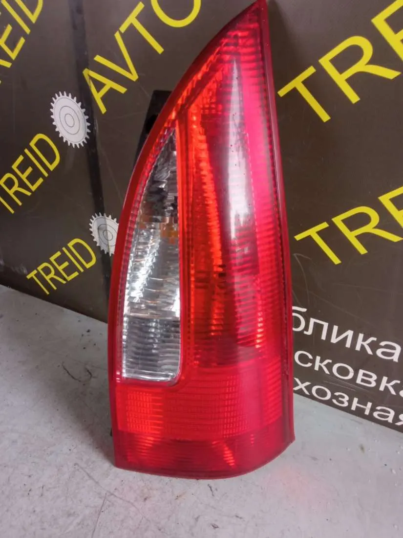 Фонарь задний правый Mazda Premacy 1 поколение