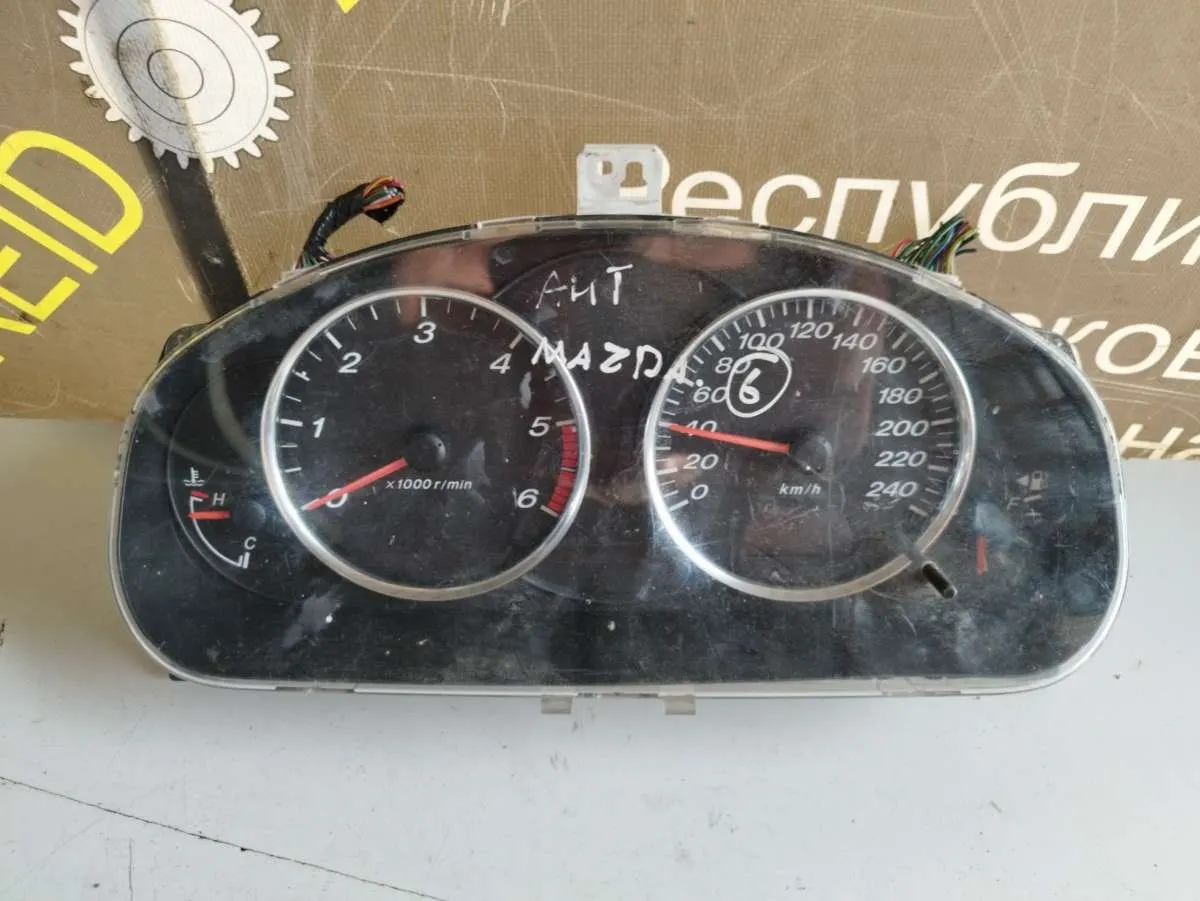 Щиток приборов (приборная панель) Mazda 6 1 поколение (GG)