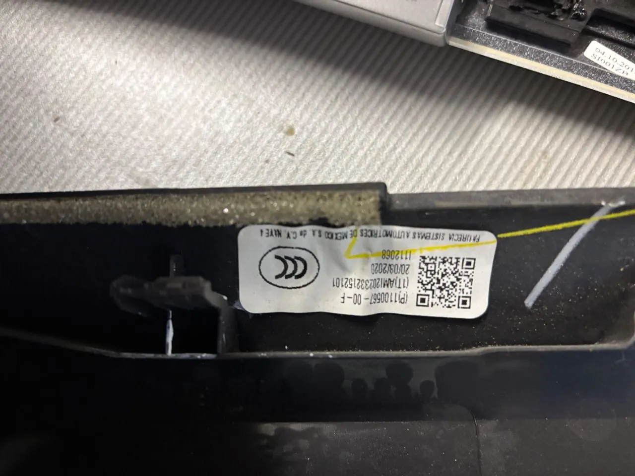 Накладка декоративная на торпедо Tesla Model 3 1 поколение