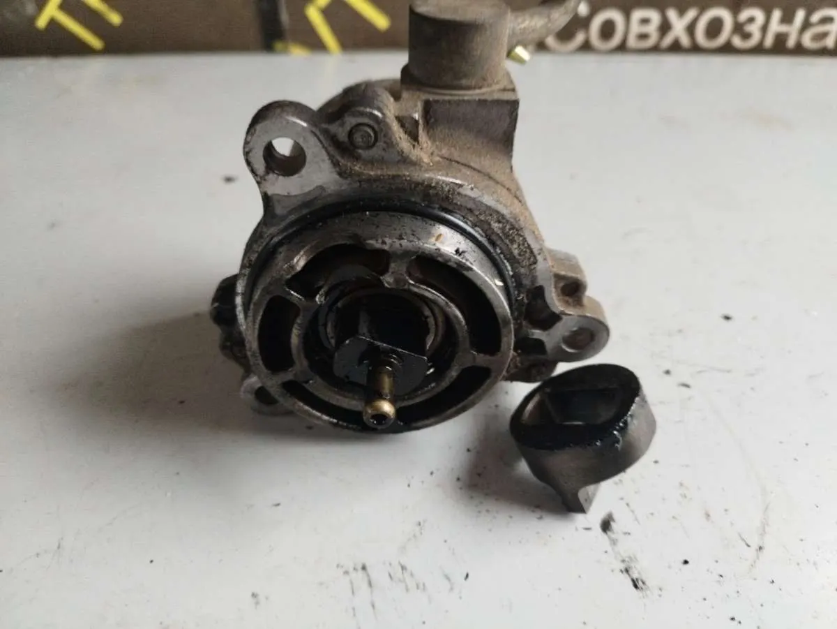 Насос вакуумный Mazda 5 1 поколение RF7J18G00
