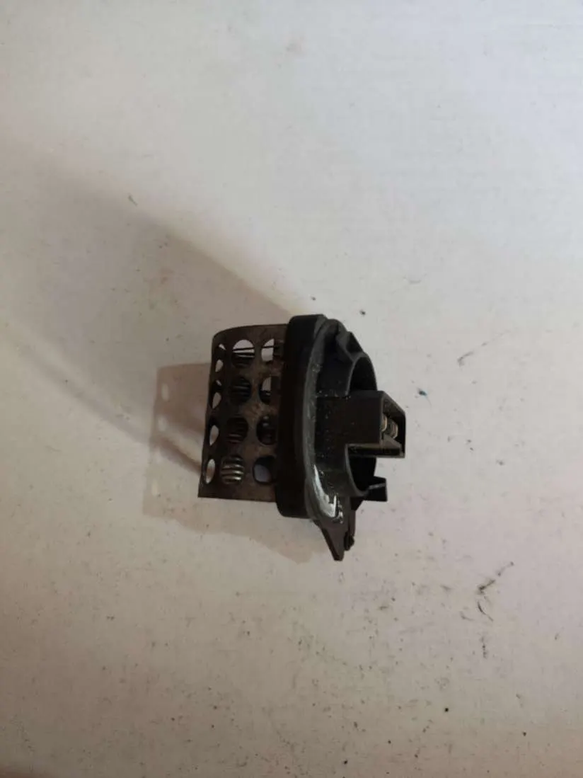 разъем на сопротивление печки Peugeot 306 1 поколение 21.060.583.3f
