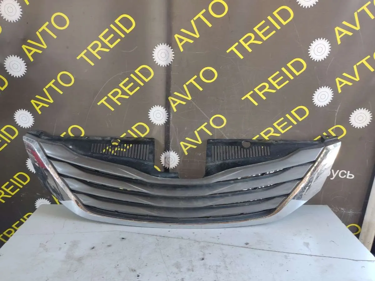 решетка радиатора Toyota Sienna 3 поколение