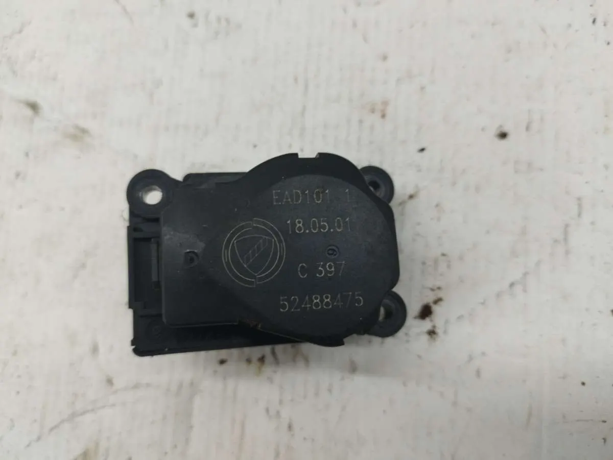 моторчик заслонки печки Alfa Romeo 147 1 поколение 52488475