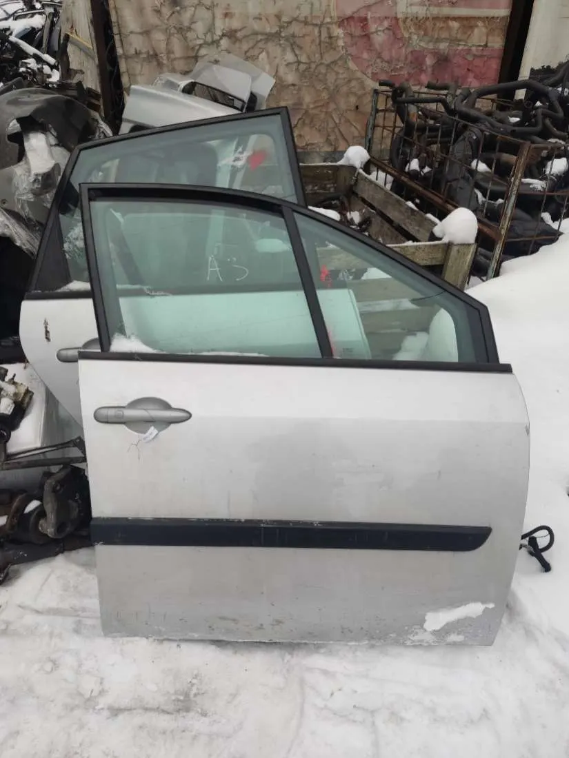 Дверь передняя правая Renault Scenic 2 поколение