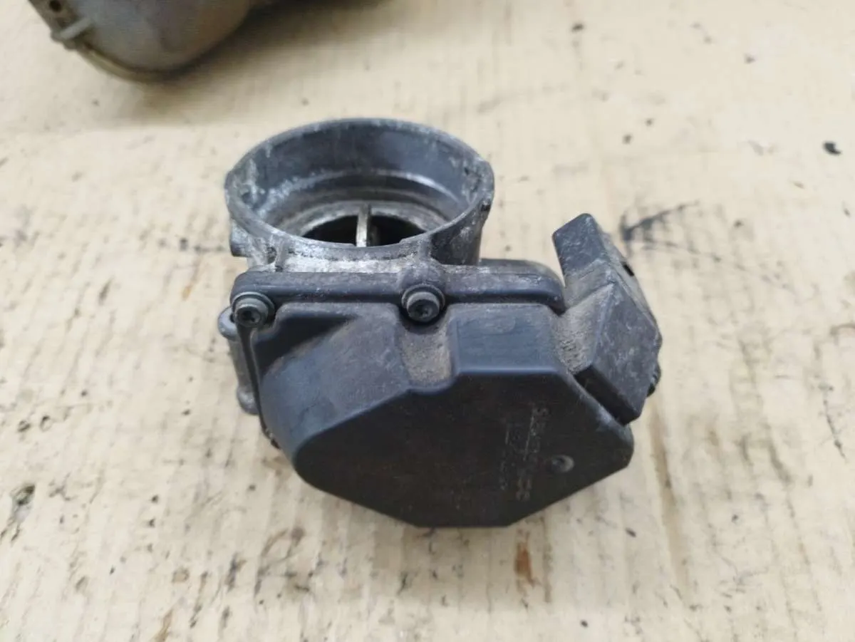 дроссельная заслонка Volkswagen Touran 1 поколение 03G128063A