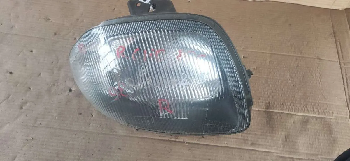 Фара передняя правая Renault Clio 2 поколение
