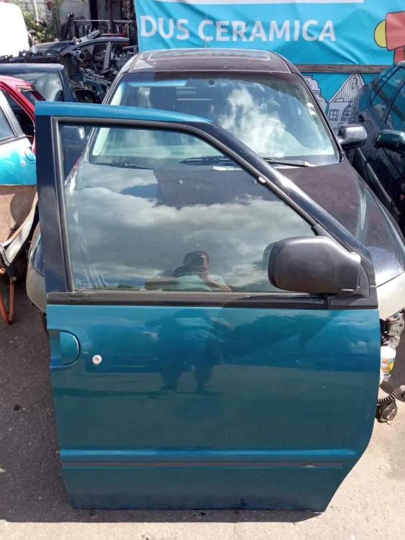 Дверь передняя правая Nissan Serena C23