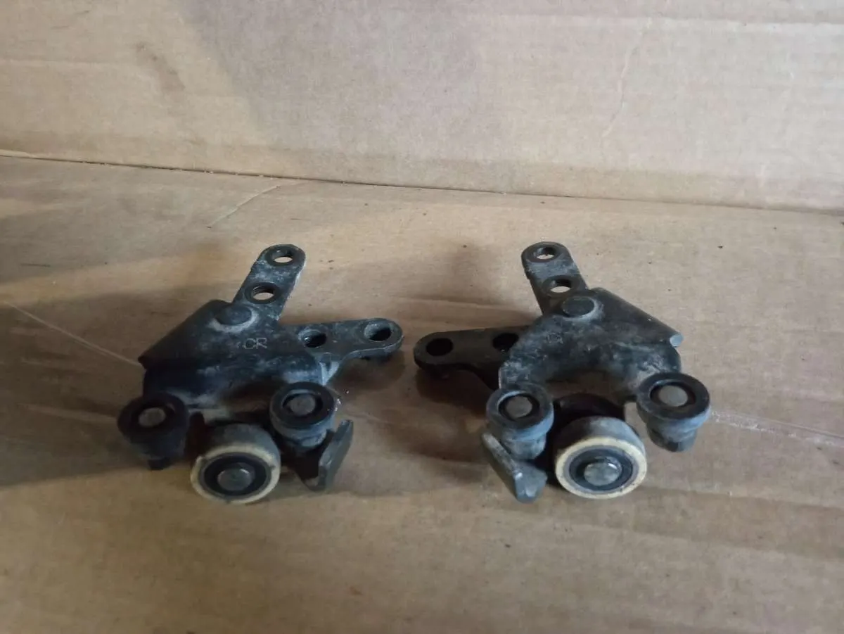 ролик двери сдвижной Mazda 5 1 поколение