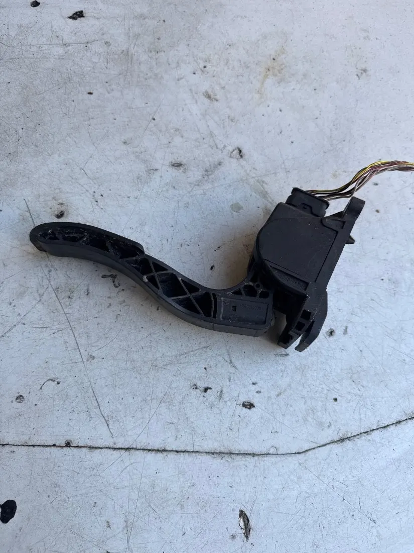педаль газа Mercedes-Benz Sprinter 0280755025