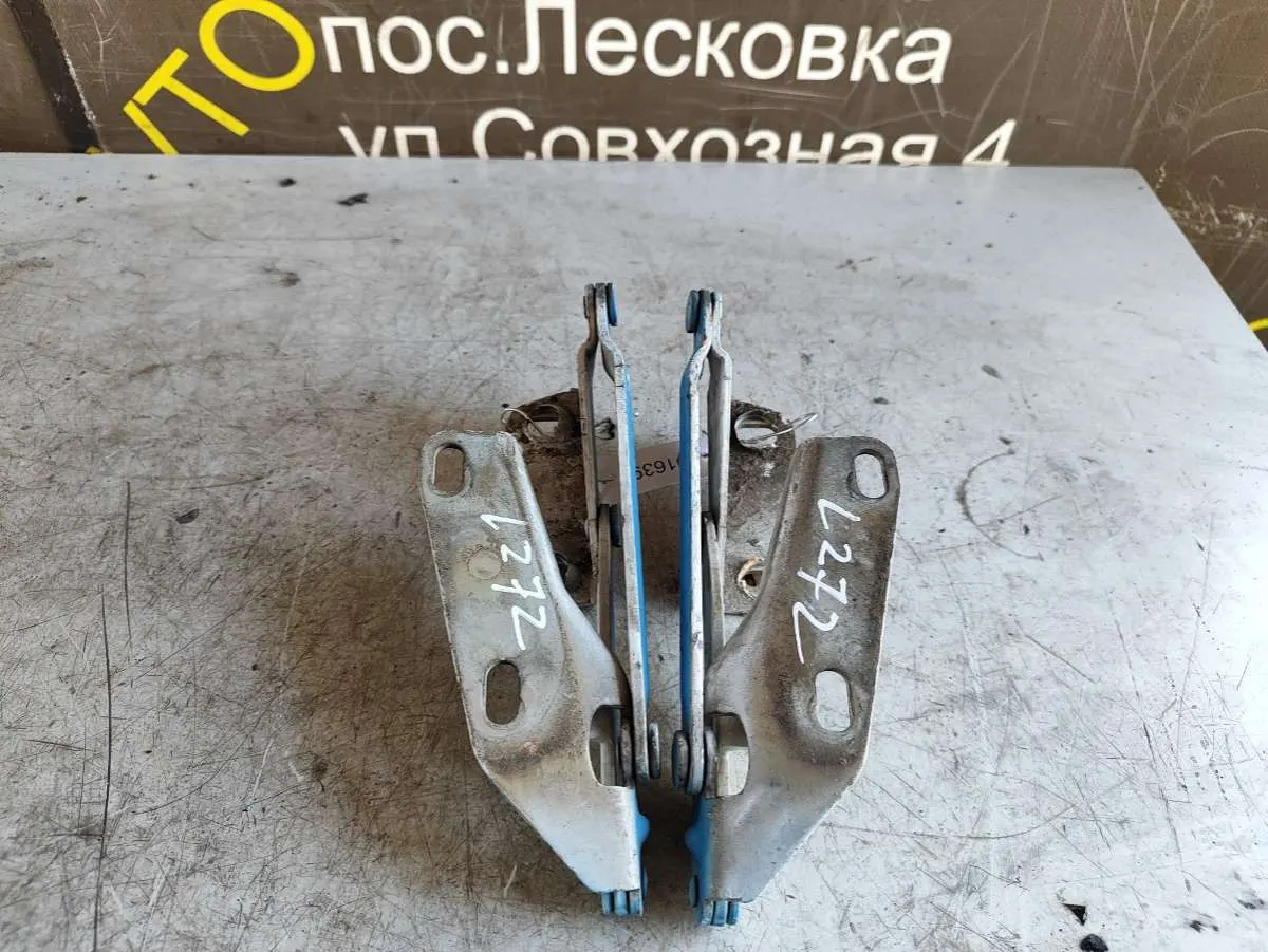 Петля капота левая Mercedes-Benz Sprinter