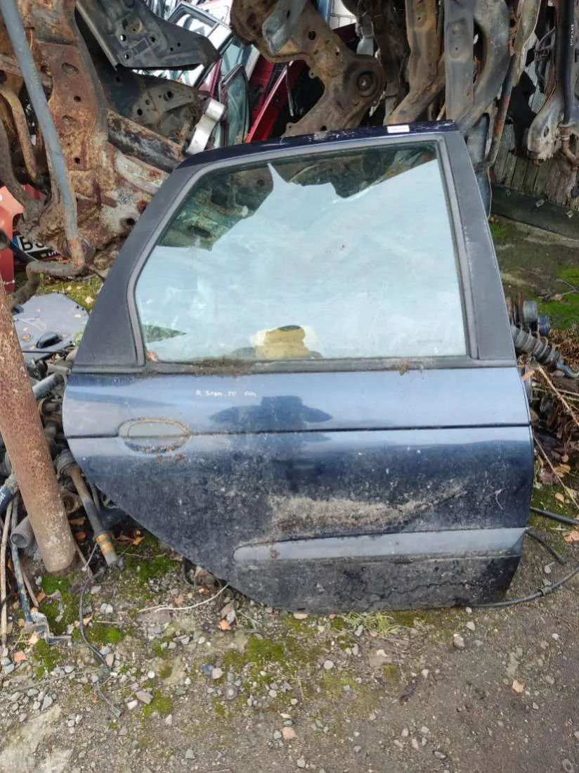 Дверь задняя правая Renault Scenic 1 поколение