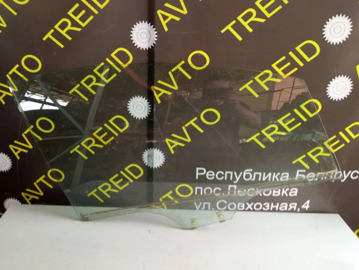 Стекло двери передней правой Mazda 5 1 поколение