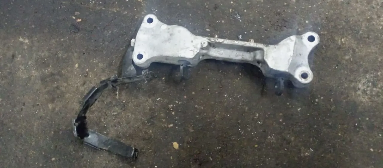 кронштейн двигателя Peugeot 207 1 поколение