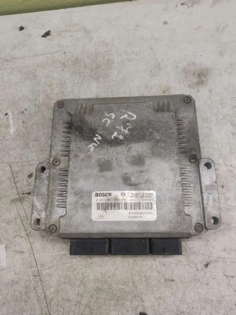 блок управления двигателем Renault Scenic 1 поколение 0281001934