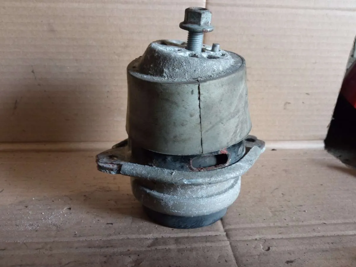 Подушка двигателя Volkswagen Touareg 1 поколение 7L6199131A