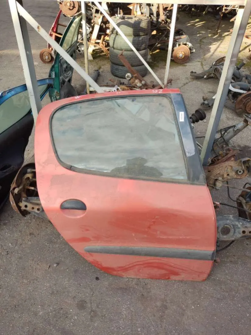 Дверь задняя правая Peugeot 206 1 поколение