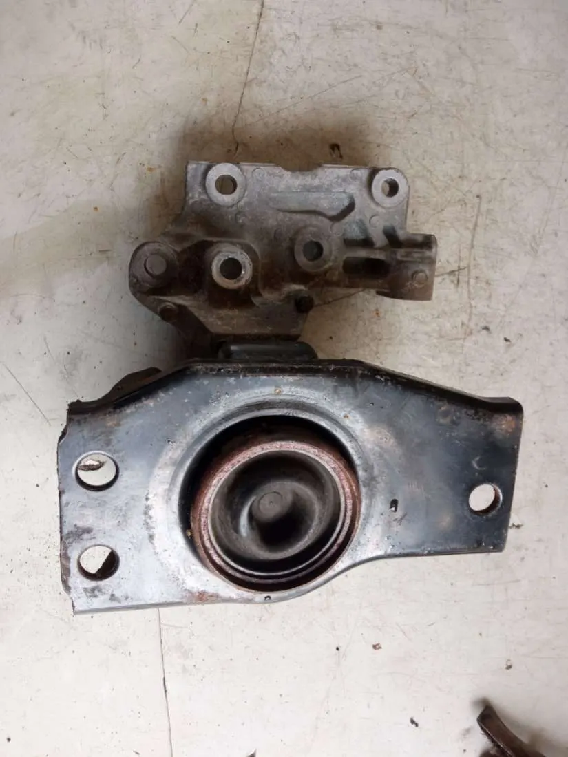 Подушка двигателя Nissan X-Trail T31 Артикул IMP-260602-08832