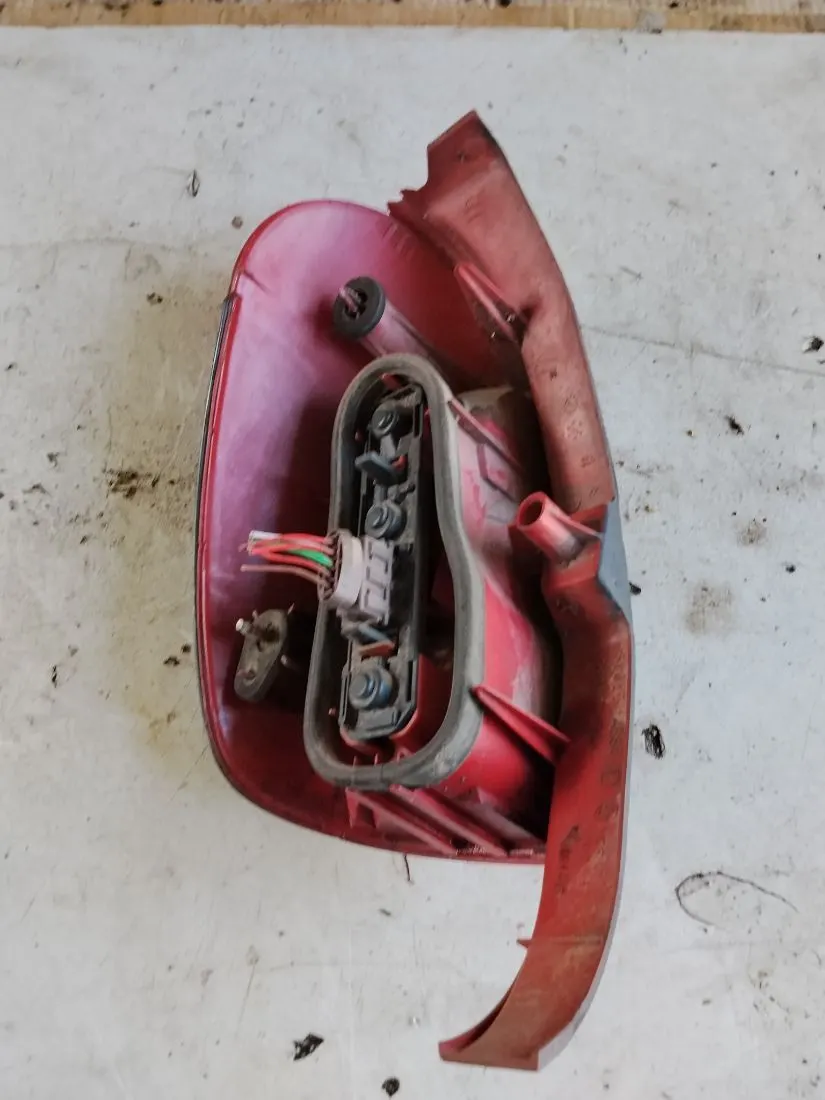 Фонарь задний правый Peugeot 306 1 поколение [рестайлинг]