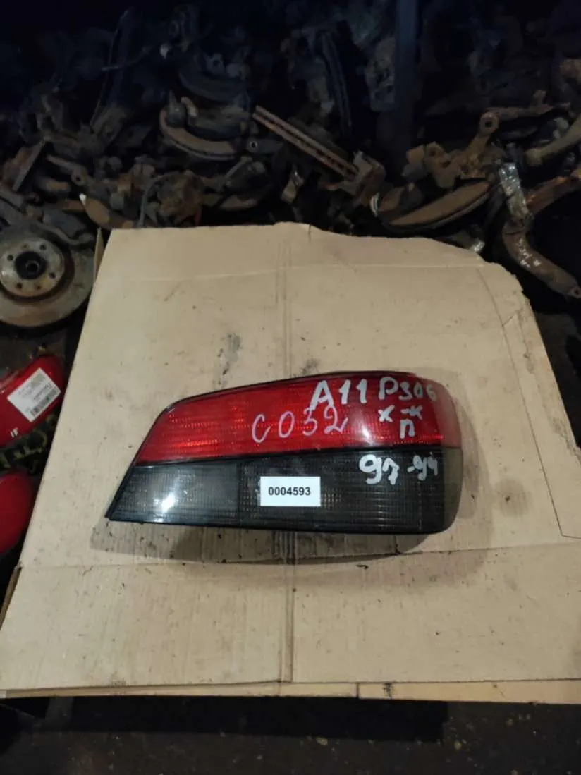 Фонарь задний правый Peugeot 306 1 поколение [рестайлинг]