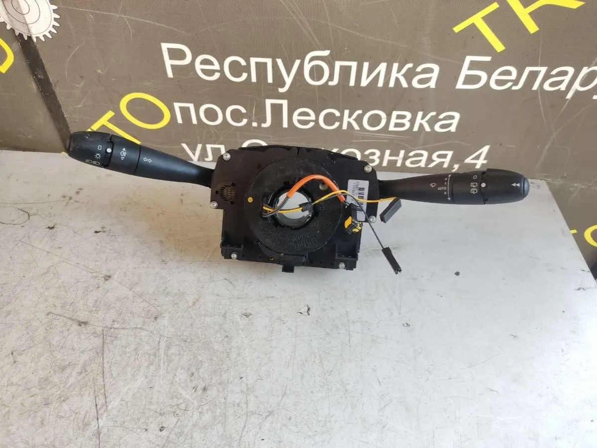 переключатель подрулевой (стрекоза) Citroen C3 1 поколение 66488203XT