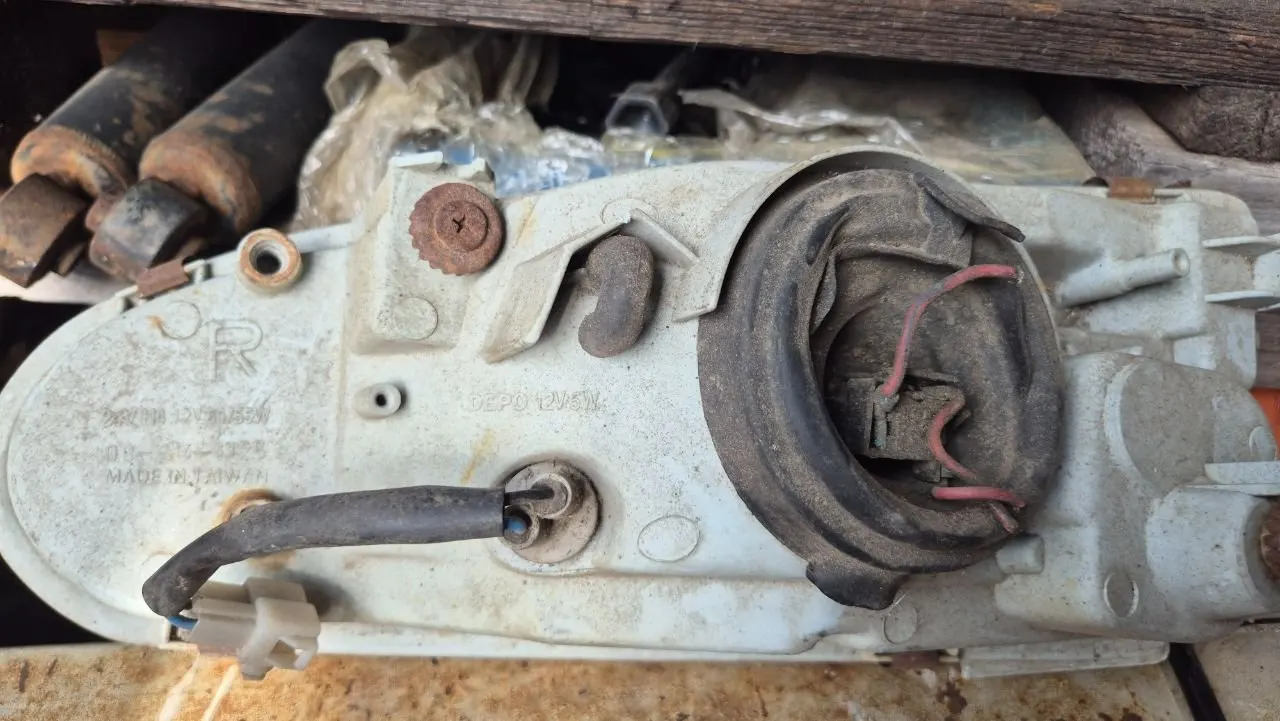 Фара передняя правая Mitsubishi Colt 5 поколение 082141126