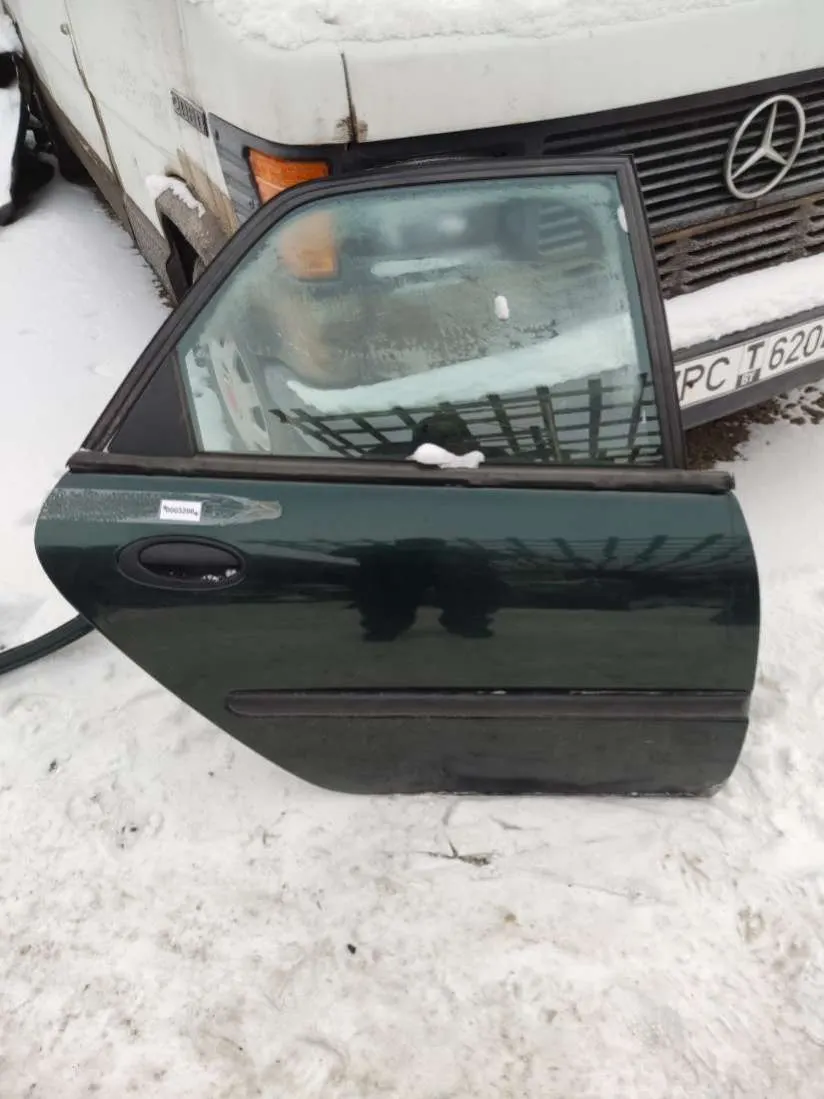 Дверь задняя правая Renault Laguna 1 поколение