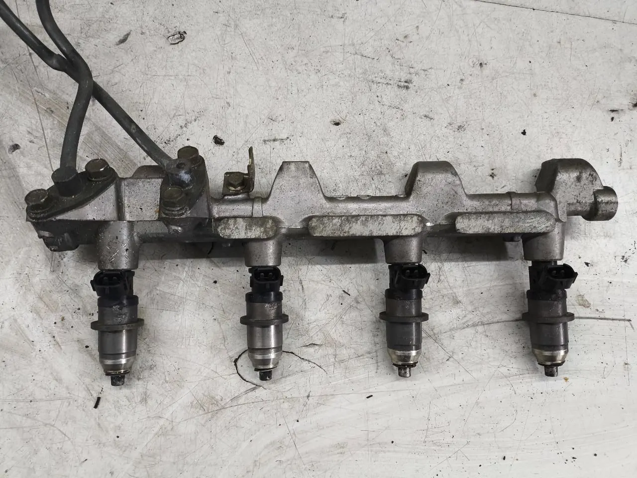Форсунка бензиновая Mitsubishi Carisma 1 поколение [рестайлинг] E7T05071