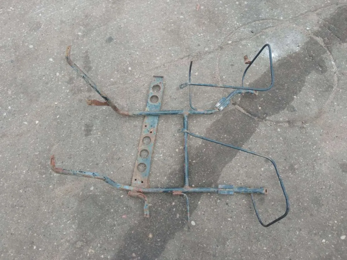 крепление запаски Nissan Serena C23