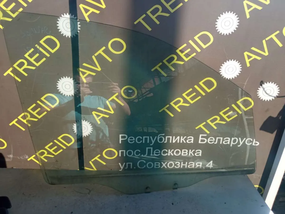 Стекло двери передней правой Mitsubishi Space Wagon 3 поколение