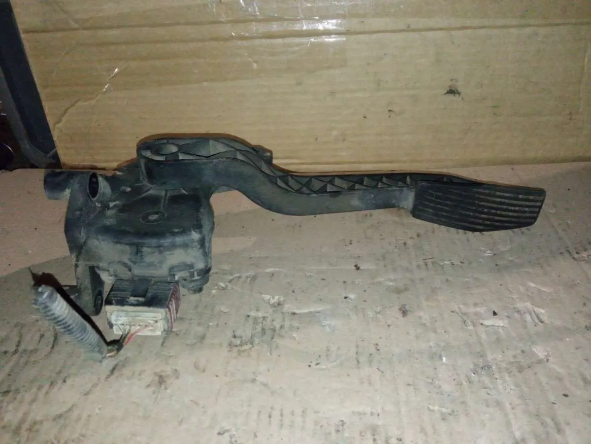 педаль газа Opel Combo C 9129423CL
