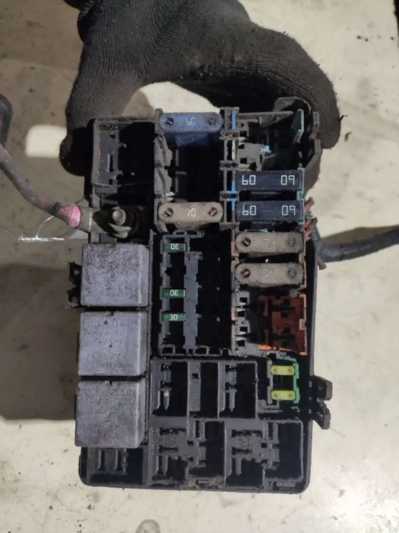 блок предохранителей Renault Espace 4 поколение 8200426353