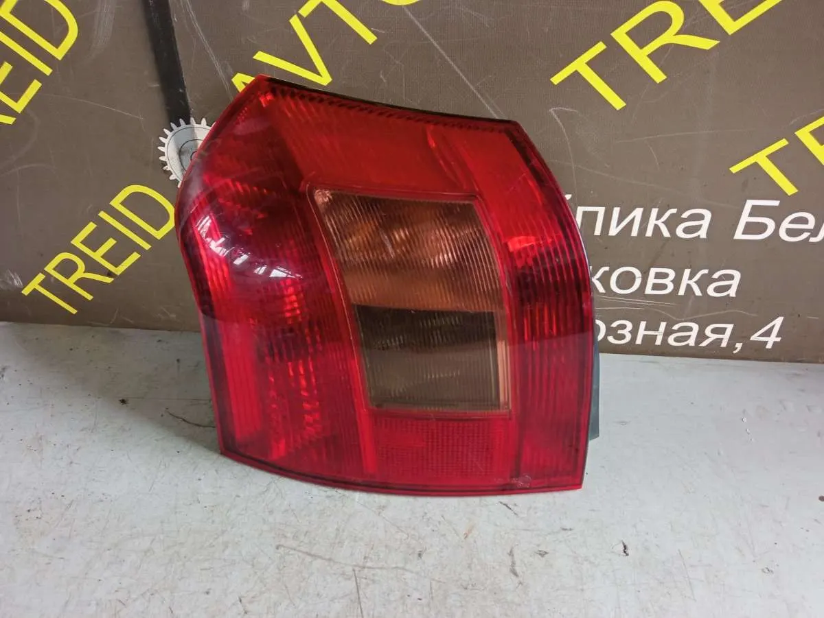 Фонарь задний левый Toyota Corolla E120